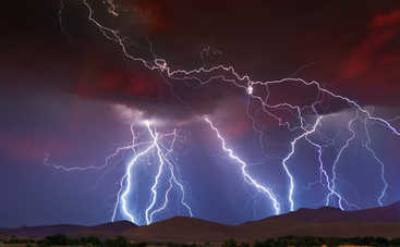 Как вести себя во время грозы: советы доктора Комаровского