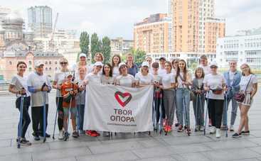 Походили по-скандинавски и помогли детям