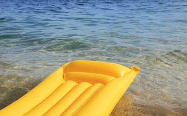 Трагедия на Киевском море: ветер унес семью на надувных матрасах