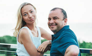 Мишки Тедди, шарики и цветы: как жену Виктора Павлика выписывали из роддома