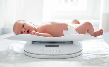 Грудничок теряет вес: когда волноваться и что делать