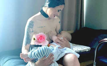 Нечего скрывать: звездные мамы, которые публично кормят грудью