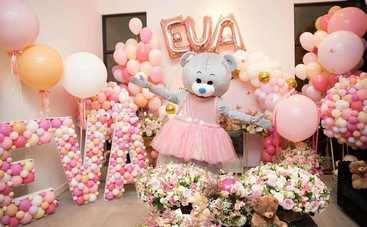 Добро пожаловать, малыш: как знаменитости выписываются из роддома - фото