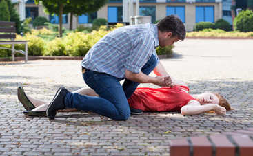 Правила первой помощи: что нужно делать в 5 самых экстренных ситуациях