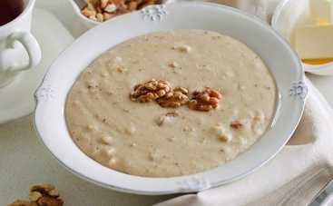 Что приготовить на завтрак: запеченная манная каша с орехами