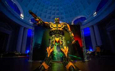 «Зоряні війни», «Гра престолів» та Marvel: яких персонажів можна зустріти на виставці «Галерея сталевих фігур»