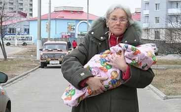 Самая старая мама Украины родила в 65: как она и дочка живут сейчас