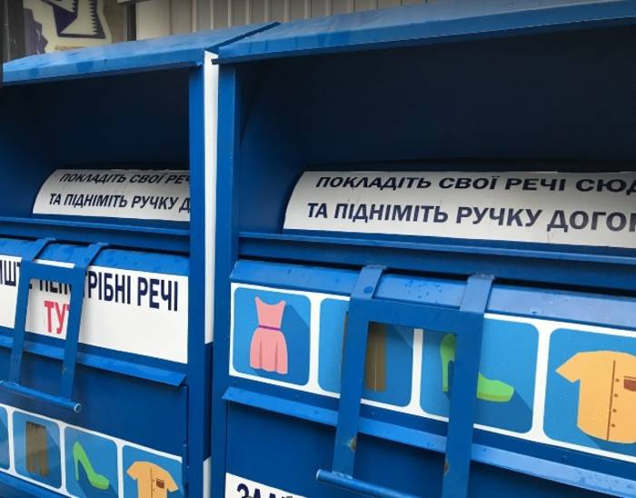 В Ставрополе ненужную одежду можно поместить в специальный контейнер на улице