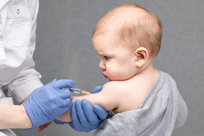 Вакцину от коронавируса тестируют на младенцах