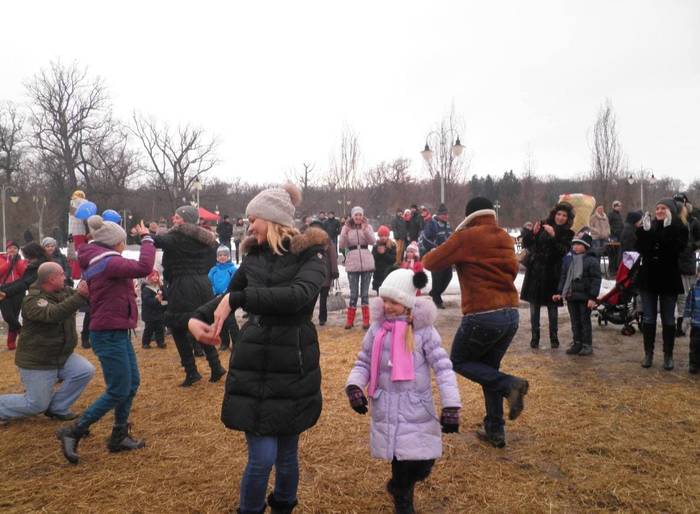 Зажигательные танцы в Феофании