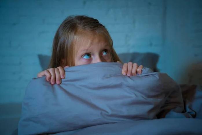 Дитина боїться: 10+ практик, які допоможуть подолати страх