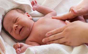 Запор у грудничка: чем опасен и что делать