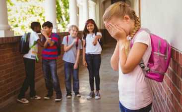 Стоит ли заставлять подростка поменять школу