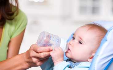 Начинаем правильно взрослую жизнь: какую воду давать грудничку