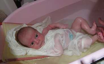 Первое купание: что можно, а чего нельзя