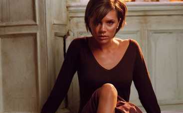 Сын Виктории Бэкхем провожает маму подшофе в отель (фото)