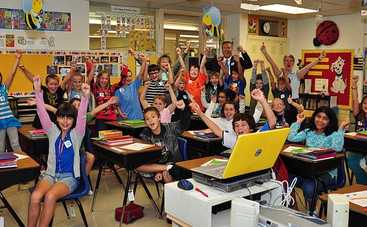 В США у  учительницы начались проблемы из-за слишком сексуальной внешности (фото)