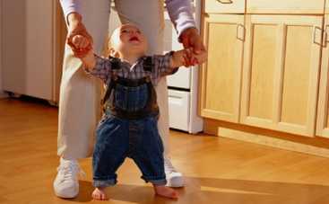 Малыш учится ходить: главные ошибки родителей