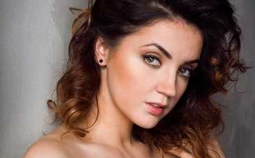 Оля Цибульская взяла на отдых маленького сына (фото)