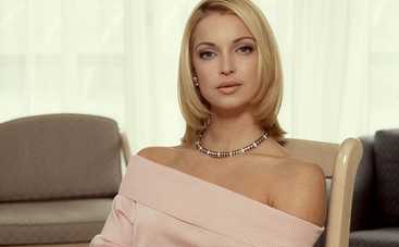 Анастасия Волочкова призналась, что помогает дочери с уроками (фото)