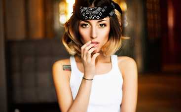 Дочь Кristinu_si учит маму правильно целоваться (видео)