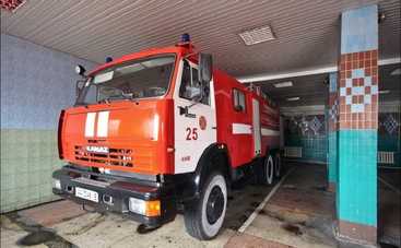 В Киеве из горящей школы эвакуировали около 600 детей (фото)