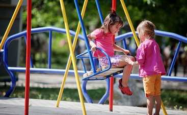 Опасности, которые подстерегают ребенка на детской площадке