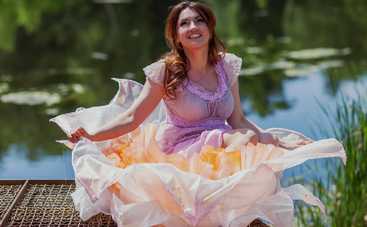 Оля Цибульская отправилась со своим карапузом в зоопарк (фото)