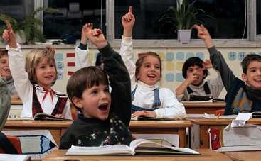 Британские таблоиды показали «самую горячую» учительницу мира (видео)