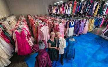 За 56 лет брака муж подарил жене 55 тысяч платьев (фото)