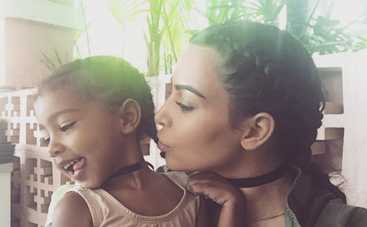 Дочь Ким Кардашьян удивила своим ярким макияжем (видео)