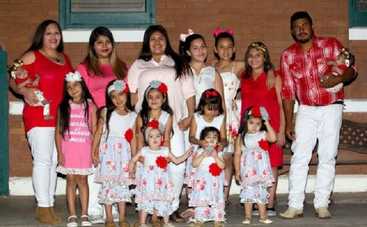 Мать 14 дочерей решила рожать, пока не получится мальчик (фото)