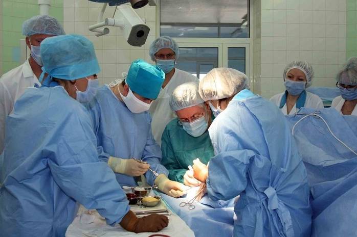 Парень, которого прооперировали еще в утробе матери (фото)