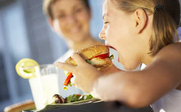 Жирная пища опасна для детского мозга