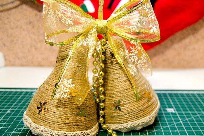 Новый год на пороге: мастерим колокольчики из шпагата