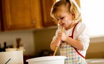 Маленькие помощники на кухне: воспитываем из малыша кулинара