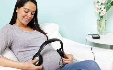 Зачем нужно слушать музыку во время беременности