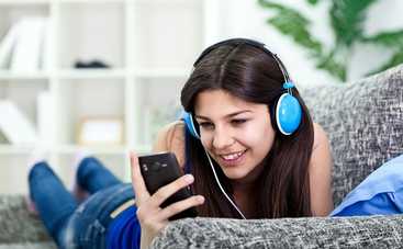 Любовь к громкой музыке может лишить подростков слуха