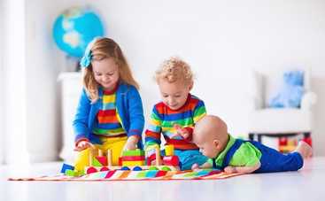 Здоровый малыш: следим за развитием ребенка до трех лет (таблицы навыков и умений)