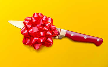 Что нельзя дарить на Новый год: 8 самых опасных презентов