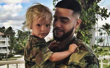 Тимати необычно поздравил дочь с Новым годом (видео)