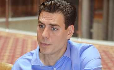 Дмитрий Дюжев похвастался сыном в семейной фотосессии