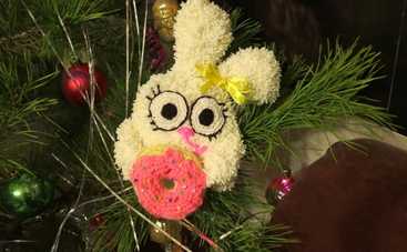 Конкурсная работа: вязаный махровый зайка Плюшка (фото)