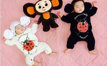 Японка фотографирует своих спящих детей в образе Чебурашек, диджеев и монашек