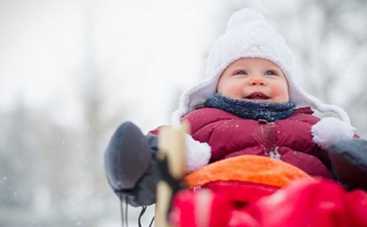 Как одеть ребенка зимой: 5 золотых правил от педиатра