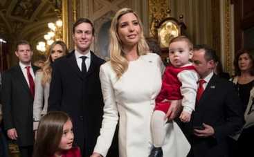 Младший внук Дональда Трампа первый раз пополз в Белом доме (ВИДЕО)