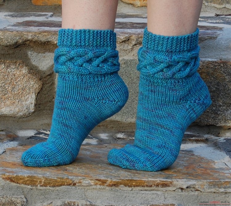 Простое вязание: носки на двух спицах без швов
