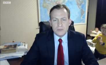 И смех и грех. Эксперта BBС в прямом эфире «прославили» маленькие дети