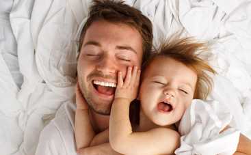 Почему мама мешает папе нянчиться с ребенком: 3 нелепые причины