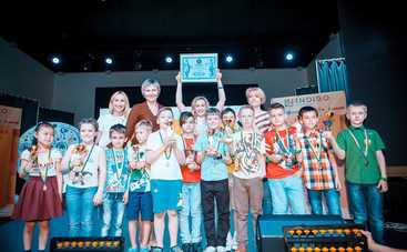 473 школьника со всей Украины установили рекорд по одновременному счету